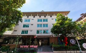 Bb House Rambuttri2 บีบี เฮ้าส์ รามบุตรี2